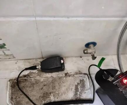 嘉鱼屋顶漏水维修公司分享下卫生间漏水的危害及解决方法
